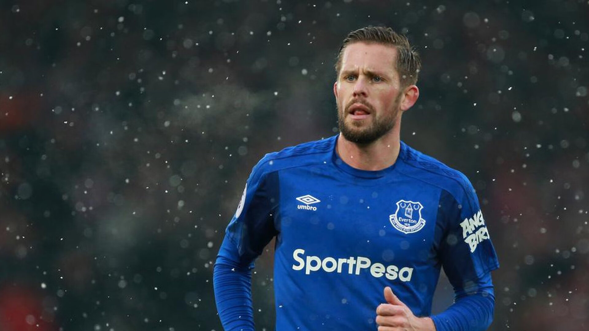 比赛前球员完成专项激活训练提升比赛状态进入节奏更快，球队赛前鼓励方式